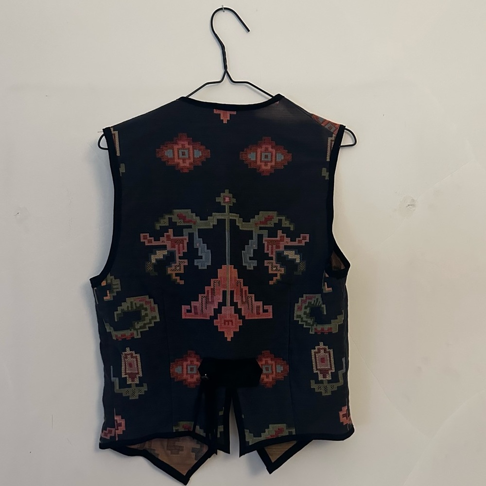 Vest - Picture 2 of 3